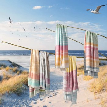 BEACH towels: Classic shape or XL, fringes, velour and print. SURF Ponchos